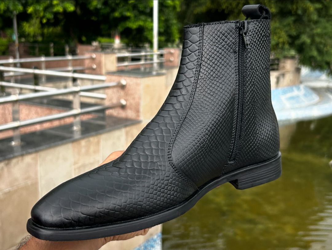 Elegant Detail Black Chelsea Boots