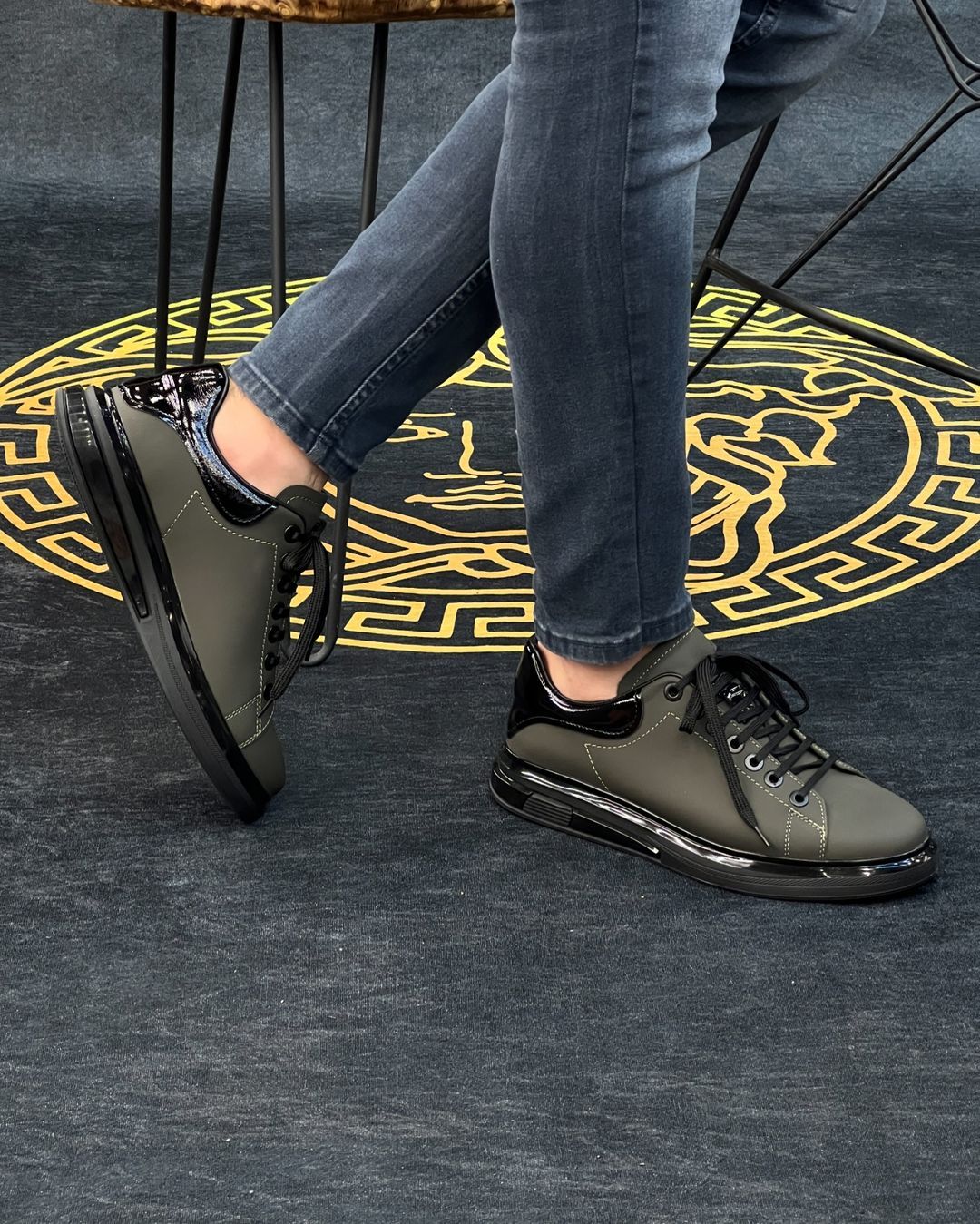 Men's casual leather shoes